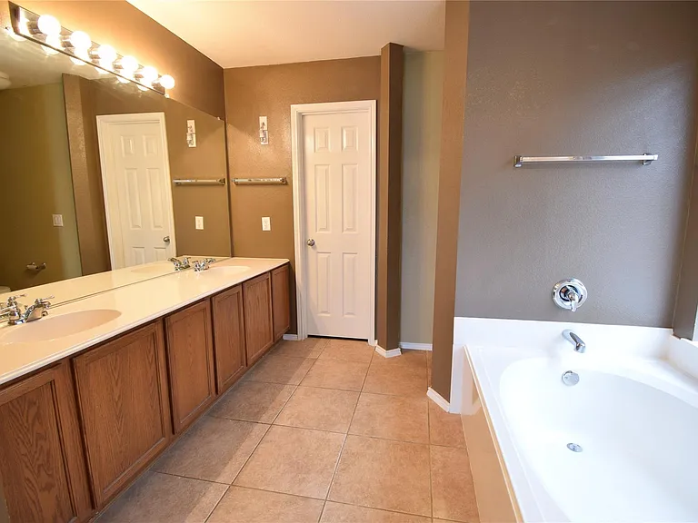 1006 Abigail Dr — Photo 11