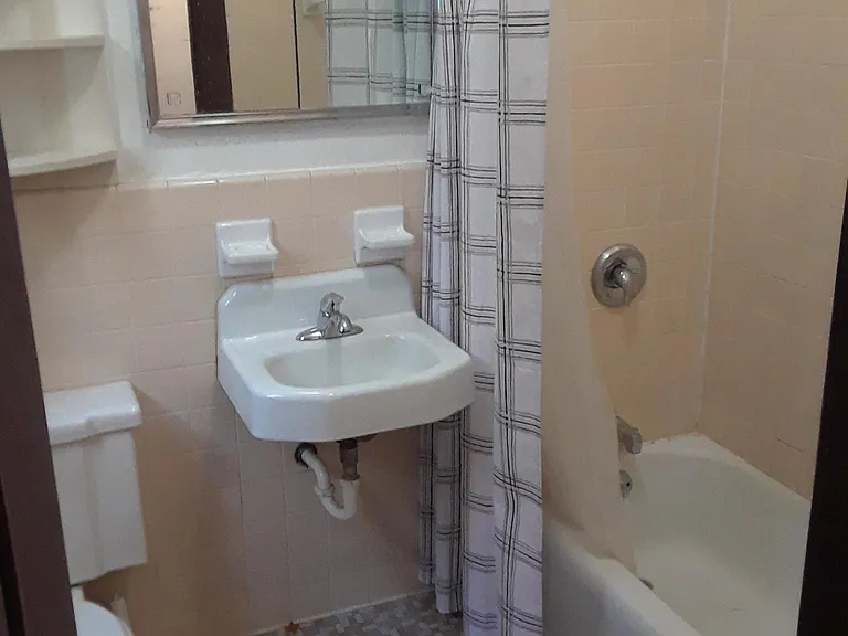 517 8th St SE #3 — Photo 7
