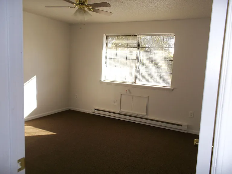 100 Mark Ln #F9 — Photo 12