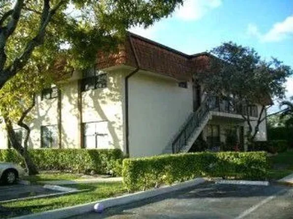 10056 NW 6th St #201, Pembroke Pines, FL 33024