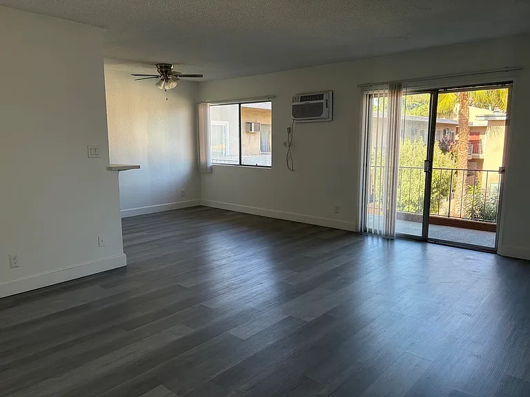 15040 Parthenia St #8 — Photo 3