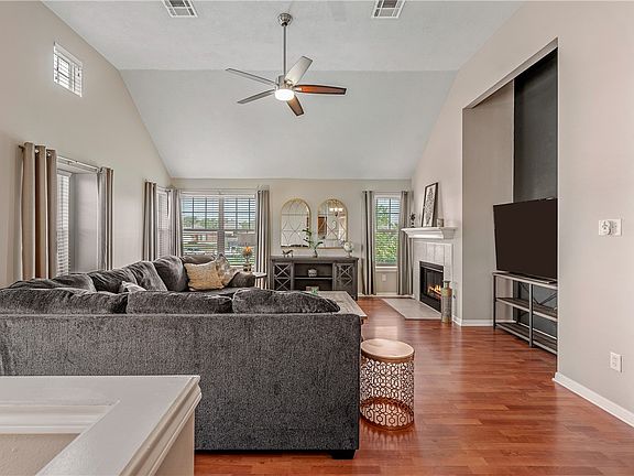 4th image of 1738 Heath Dr