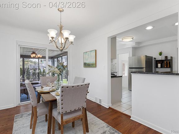 5th image of 16115 Reedmere Ave