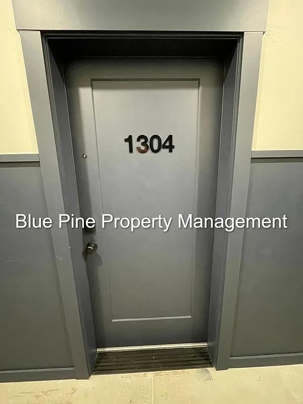 1 bed, 1.0 bath, 586 sqft, $945 — Photo 2
