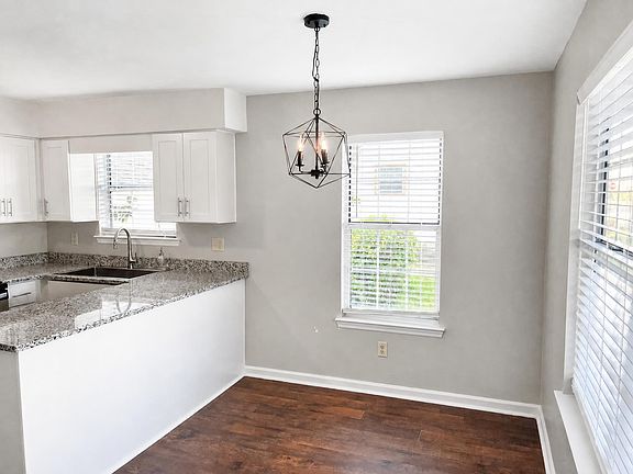 4th image of 412 Roberts St
