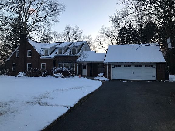 Side load garage Herr Ave