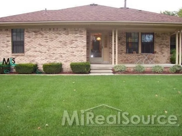 33570 Meldrum St, Chesterfield, MI 48047