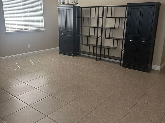 4th image of 640 Pinelli Dr