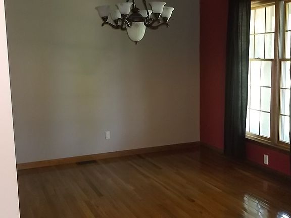 4th image of 587 Abbey Ln