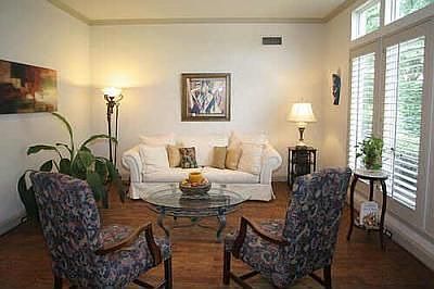 4th image of 370 Hearthstone Ln