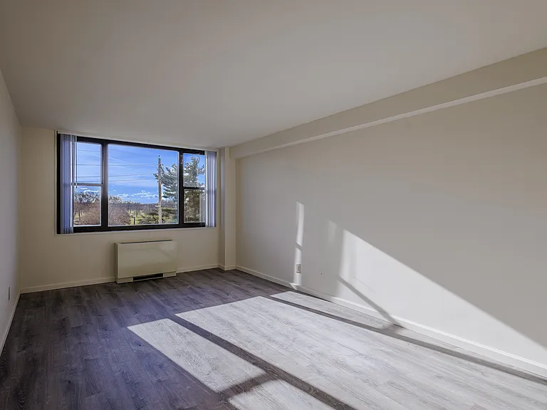 Welcome to Country Club Towers I, where sunlight fills spacious interiors and stunning views await. Enjoy modern amenities and a vibrant community. Don't miss your chance to call this beautiful place home. Schedule your tour today!