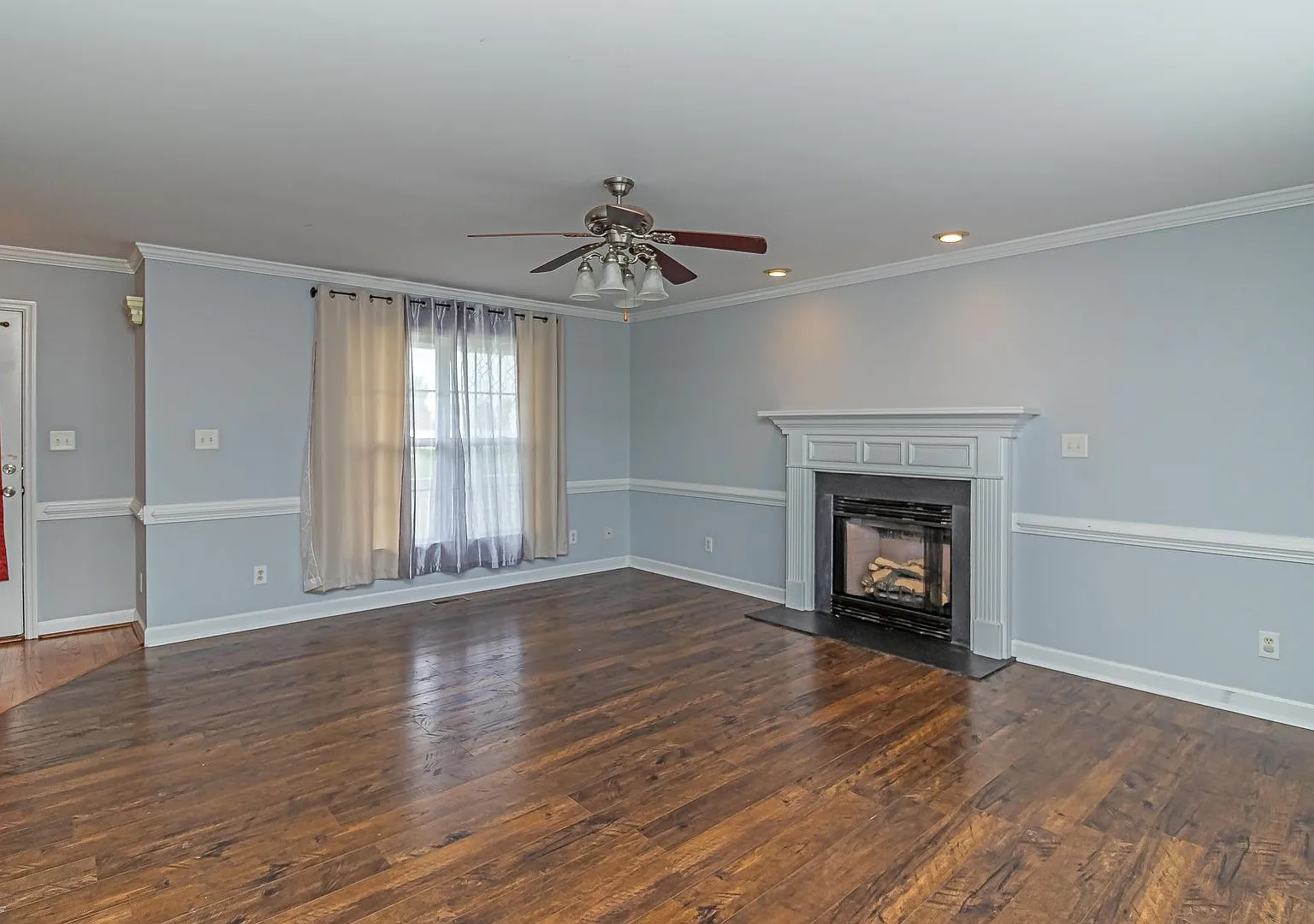 109 Beatrice — Photo 2