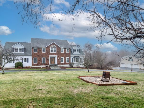 3 Huntington Ln, New Fairfield, CT 06812