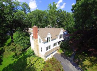 135 Devonwood Ln, Devon, PA 19333