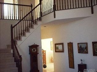 8 The Grns, Hauppauge, NY 11788