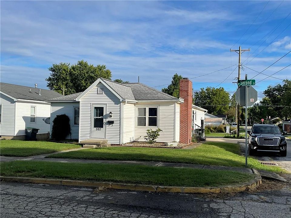 1st image of 202 W 2nd St