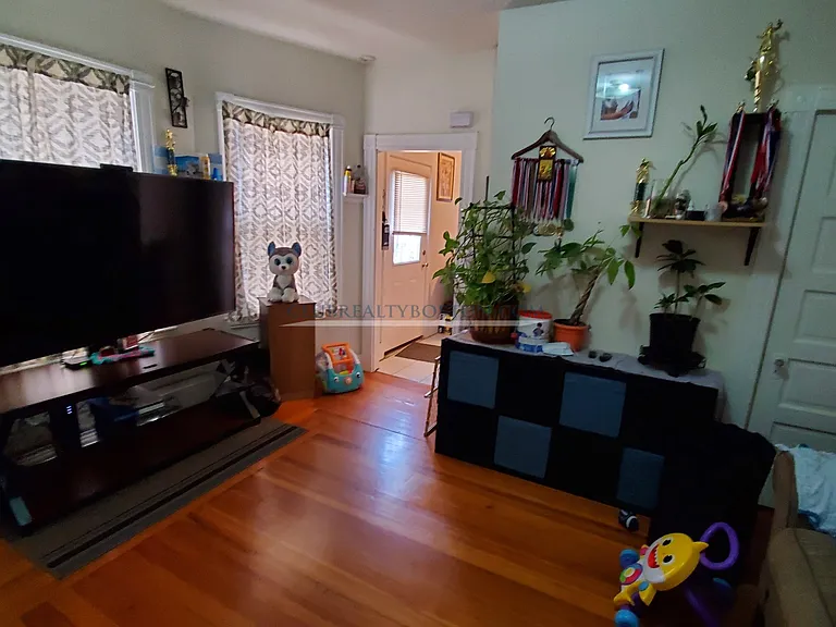 368 Crescent St #1 — Photo 3