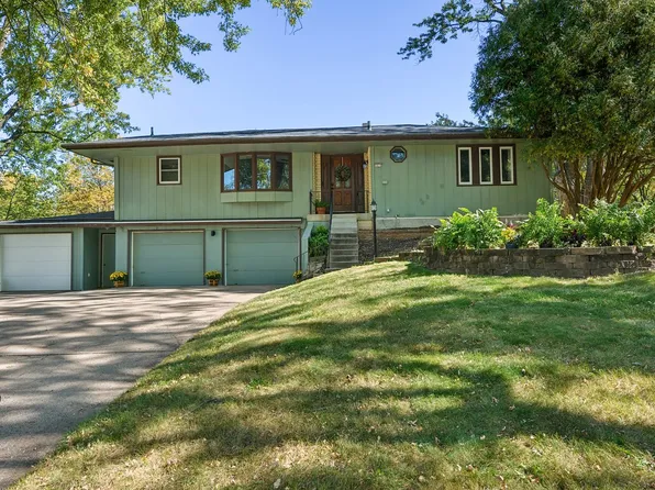 5015 Ash Dr, Pleasant Hill, IA 50327