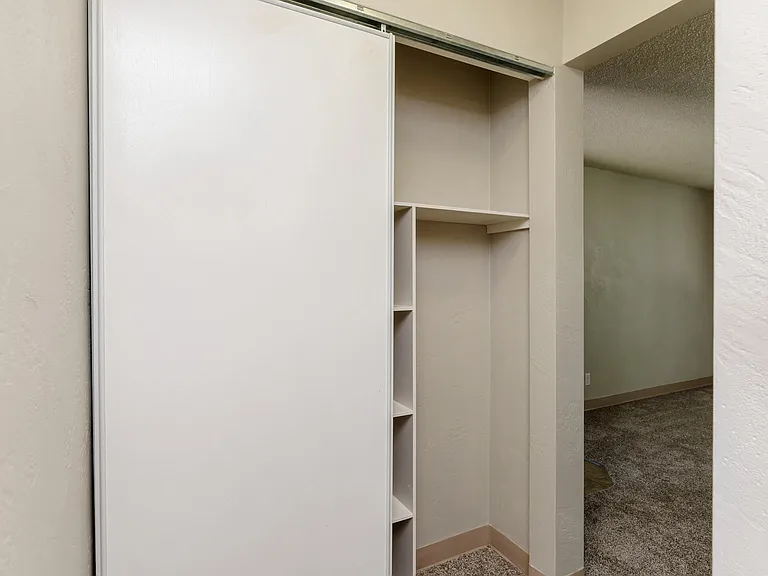 The Lindale Apartments — Photo 12