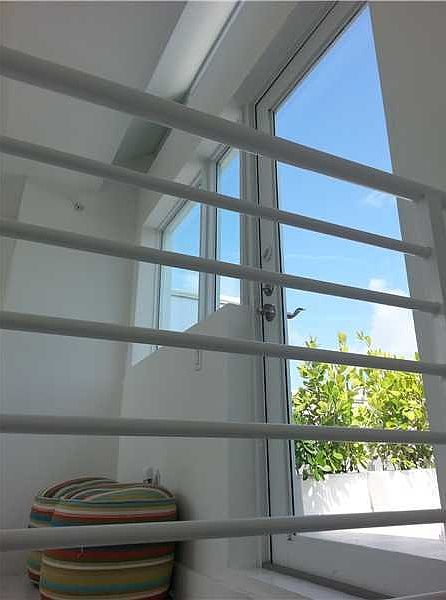 1st image of 945 Jefferson Ave APT 1