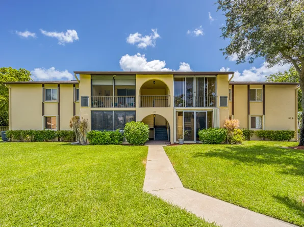 329 Pine Ridge Circle #D1, Greenacres, FL 33463