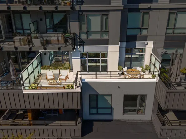 707 E 3rd St #208, North Vancouver, BC V7L 1E6