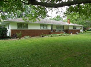 2864 E Washington Rd, Casey, IL 62420