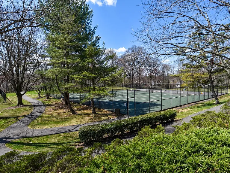 25 Pickering Ct #2 — Photo 34