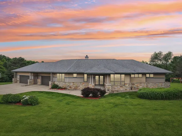 7965 Westhill Cir, Verona, WI 53593