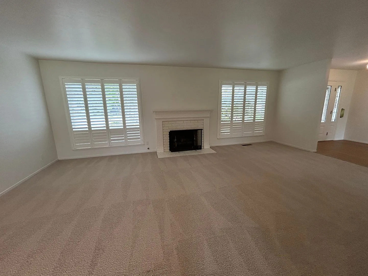 Golf Course Views! Welcome to this charming 2 bedroom, 2 bath home — Photo 4