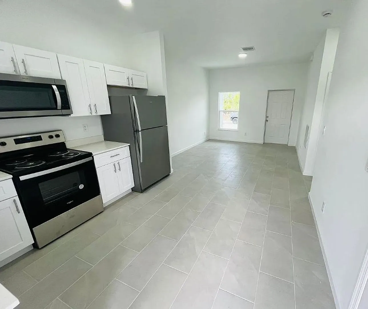 2-bed/ 1-bath single home in the quiet and peaceful Alva! — Photo 3