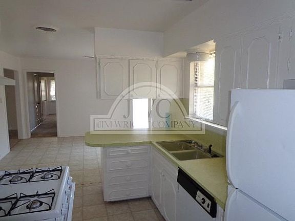 4th image of 503 Stewart St