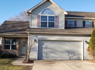 221 Hillcrest Ave APT B, Yorkville, IL