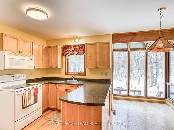 5th image of 1814 Old Perth Rd