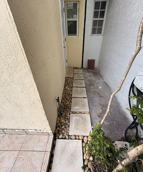 7813 SW 9th Ter — Photo 4