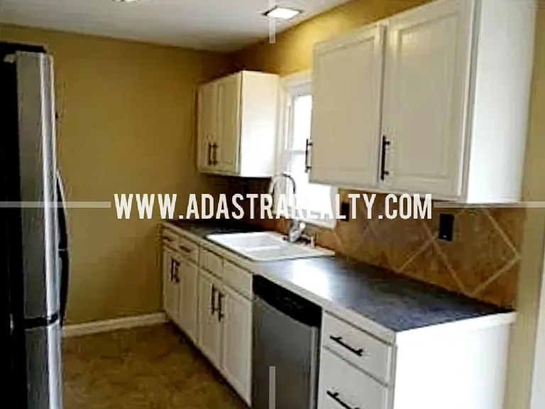 3305 E 107th Ter — Photo 12