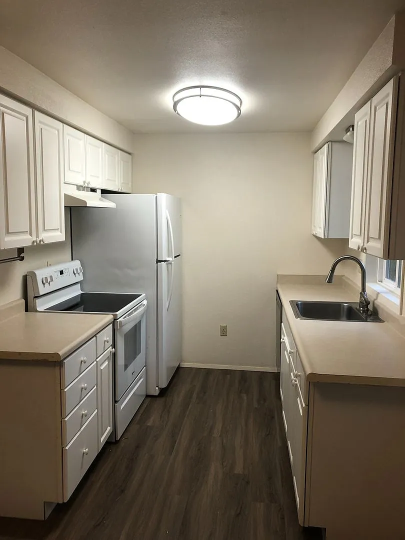 Mill Avenue Apartments PM100-105 — Photo 2