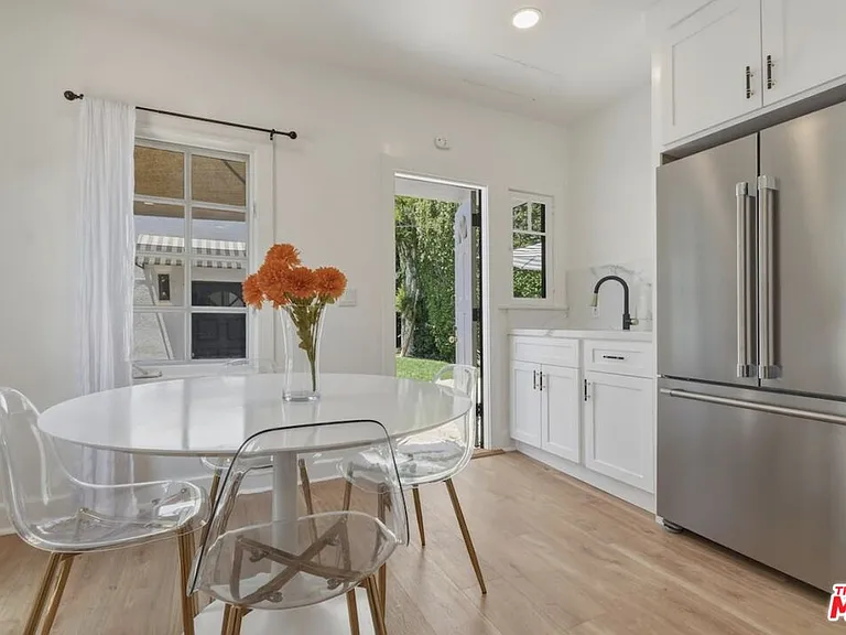 653 N West Knoll Dr — Photo 10