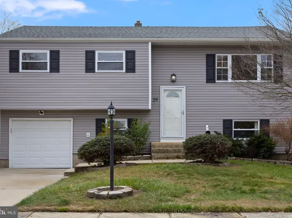 39 Barbara Lee Dr, Hamilton, NJ 08619