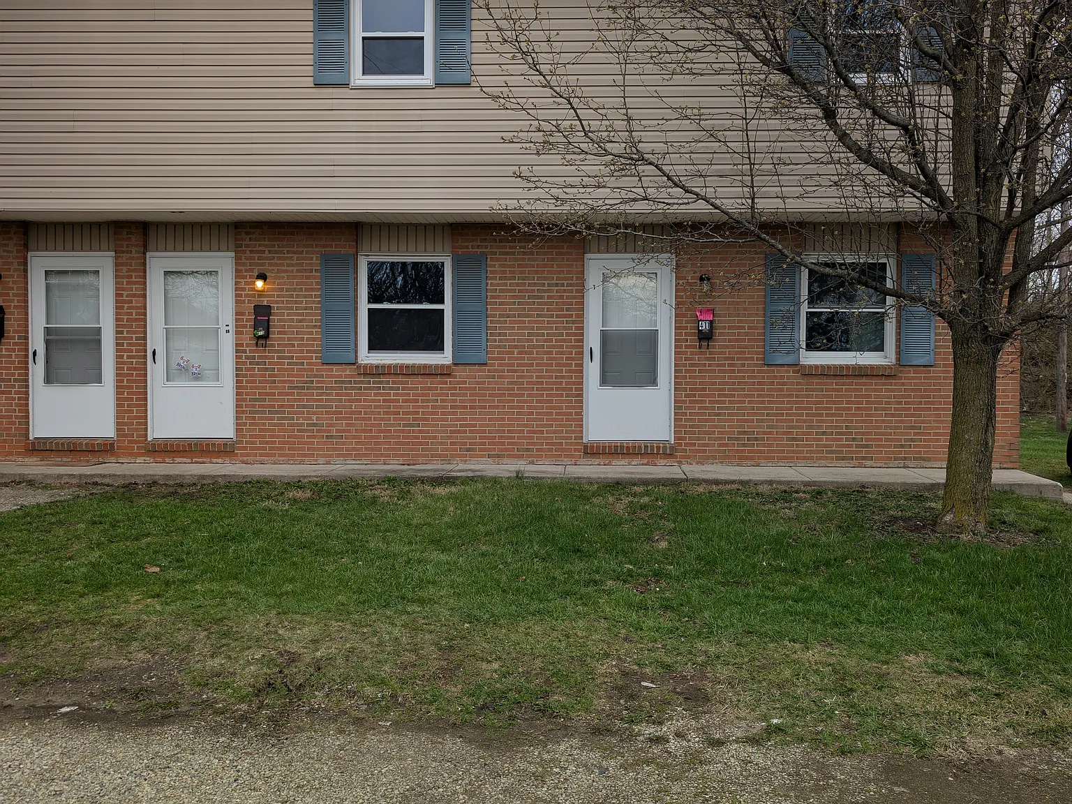 2 bed, 1000 sqft, $1,200 — Photo 1