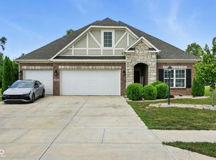 4582 W Lakeway Dr, New Palestine, IN 46163