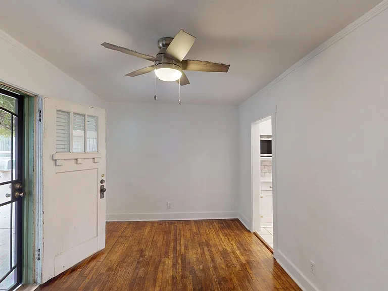 Lovely, Large, & Bright 1 Bed in Beautiful Downtown Courtyard Complex — Photo 42