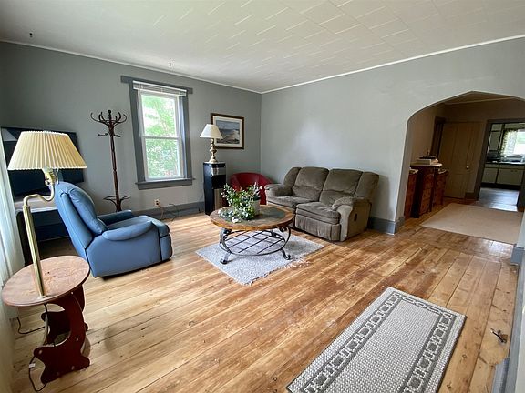 3rd image of 63 Butler St