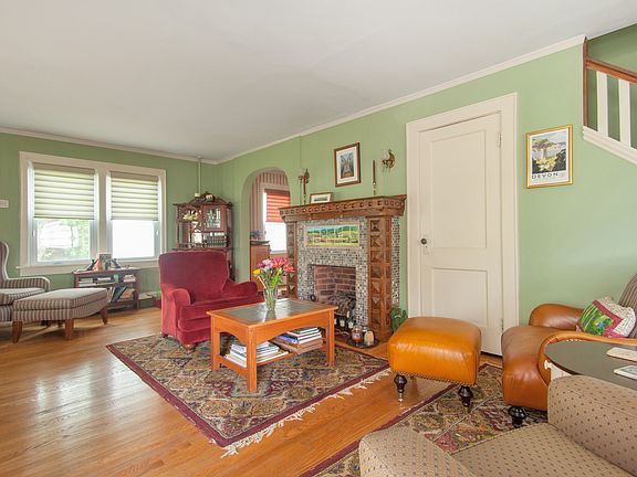 4th image of 34 Raymond St