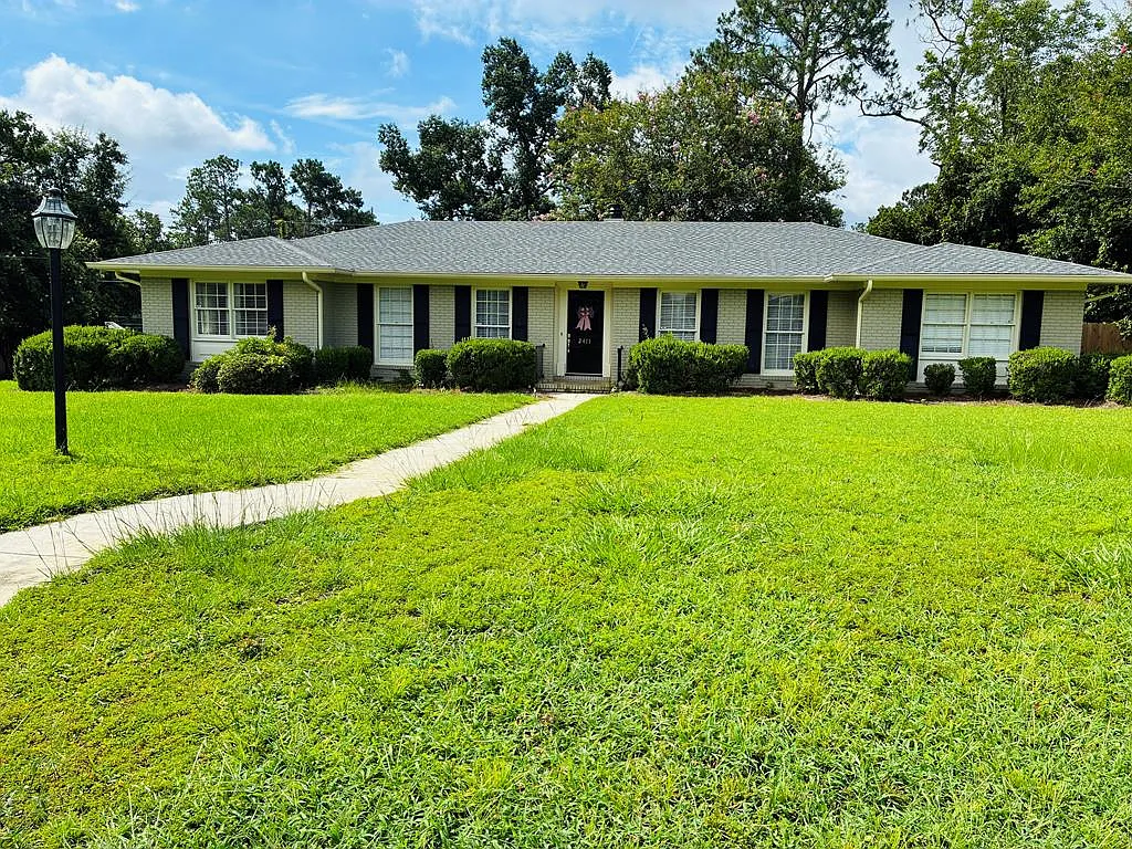 3 bed, 2.0 bath, 2317 sqft, $2,600 — Photo 1