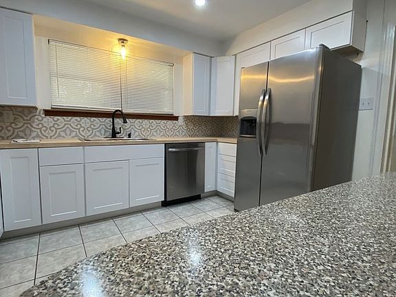 5th image of 611 Avenue E
