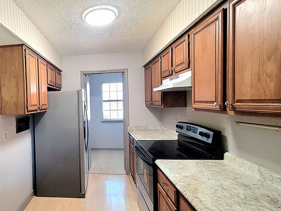 2nd image of 5021 Buttonwood Ln