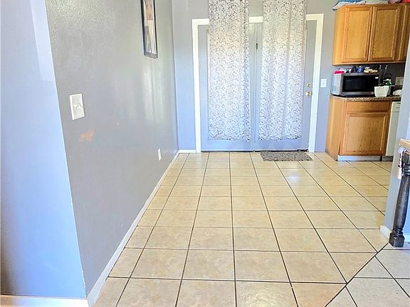 3rd image of 906 N 14th St