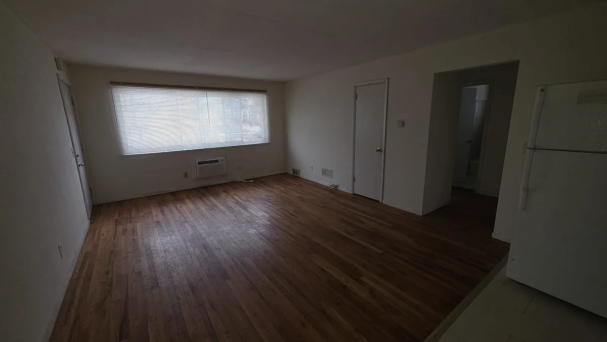 Building Photo - 2121 Allied Dr #4