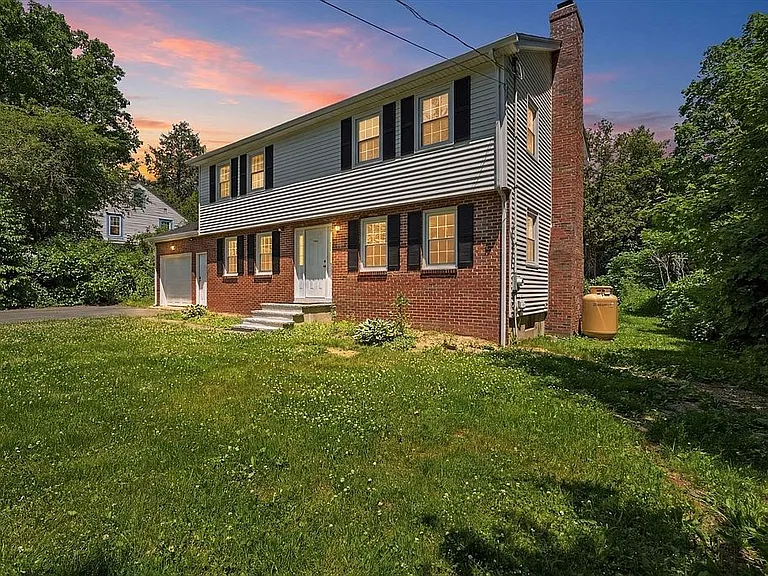 1107 N Pleasant St — Photo 38